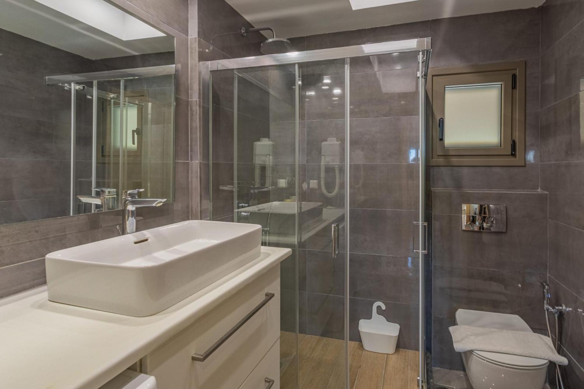 Blue Lagoon Suites At Stoúpa Exteriör bild