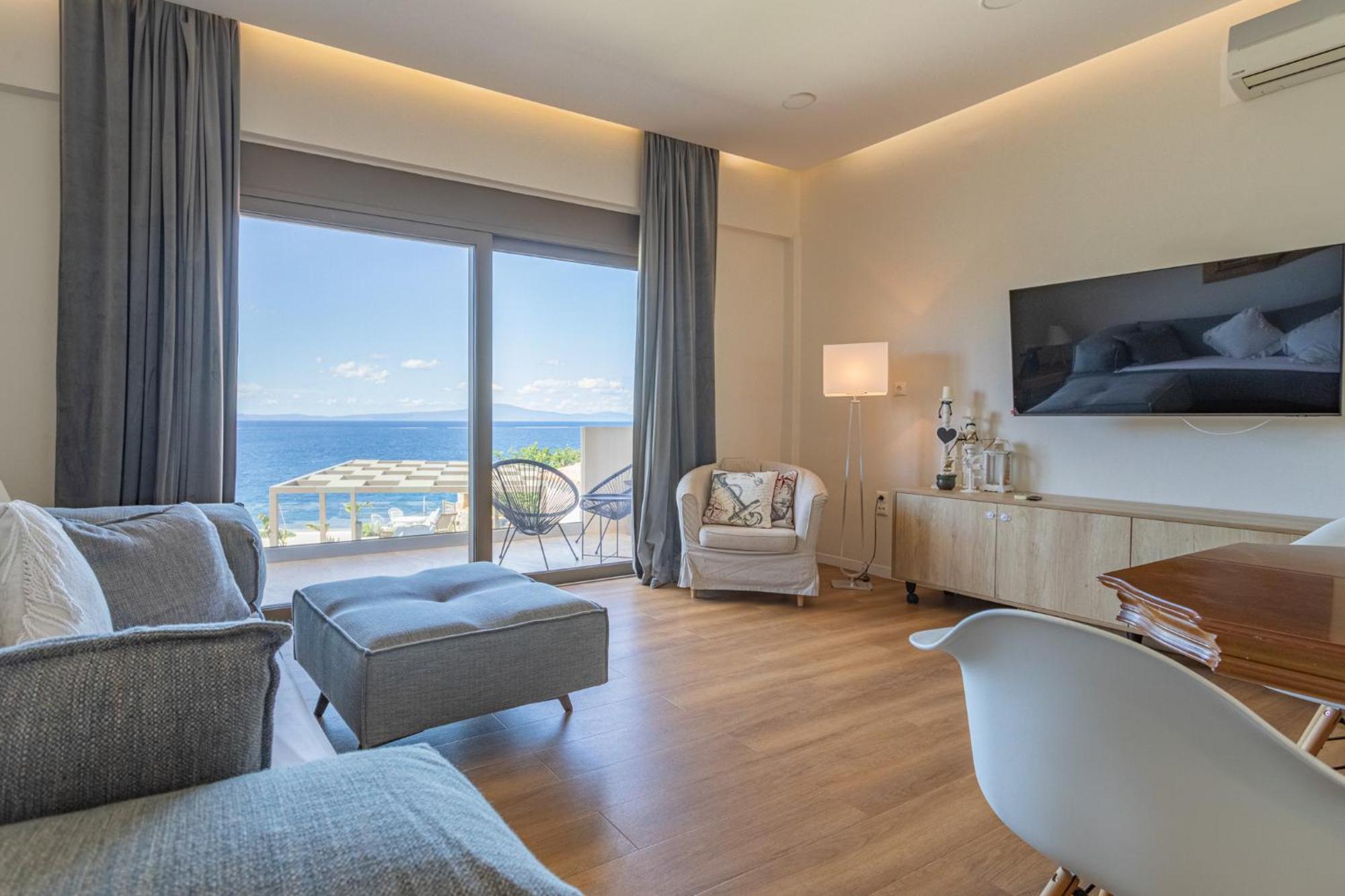 Blue Lagoon Suites At Stoúpa Exteriör bild
