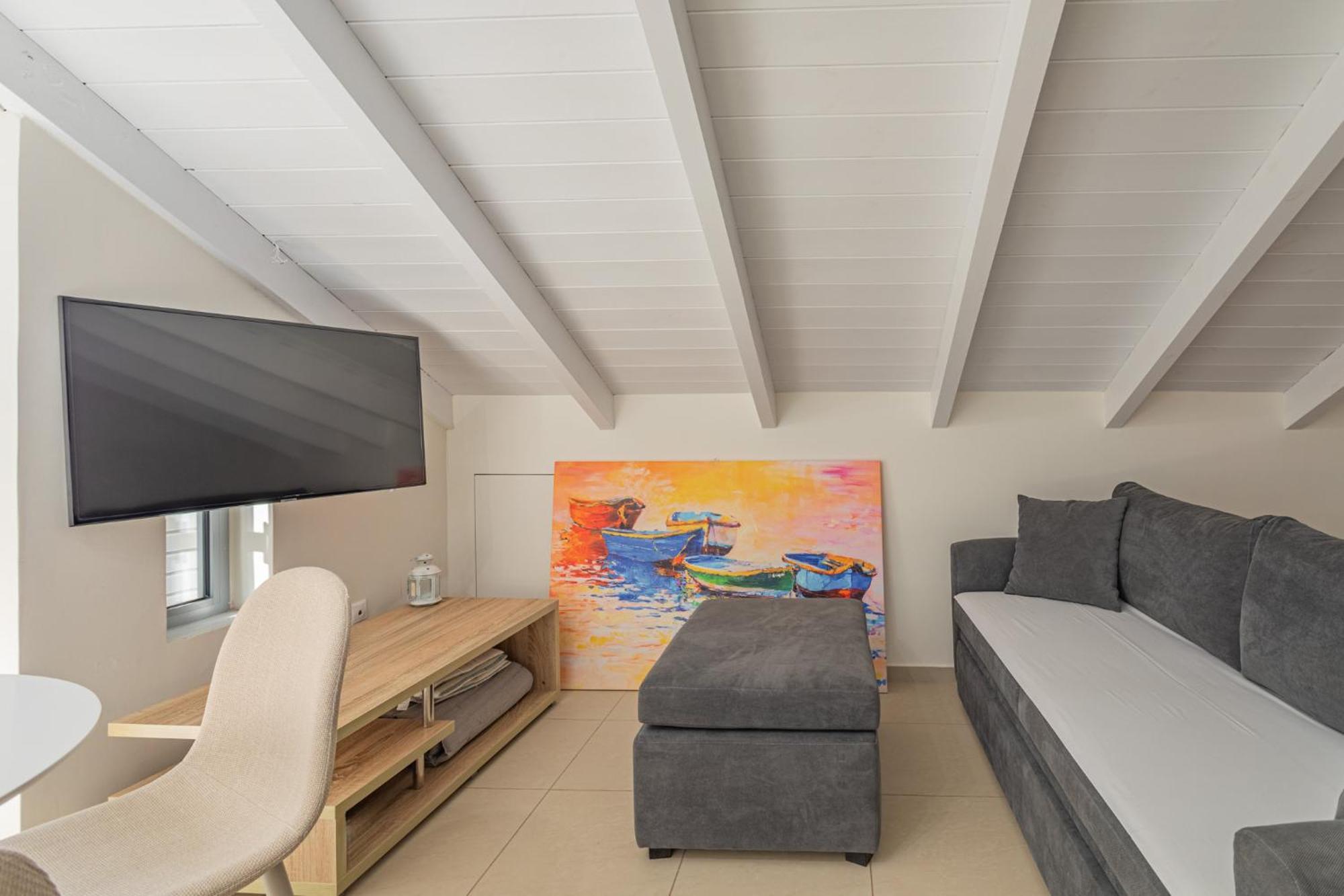 Blue Lagoon Suites At Stoúpa Exteriör bild