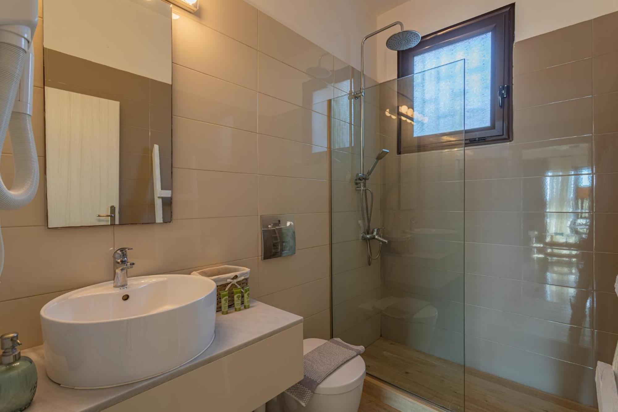 Blue Lagoon Suites At Stoúpa Exteriör bild