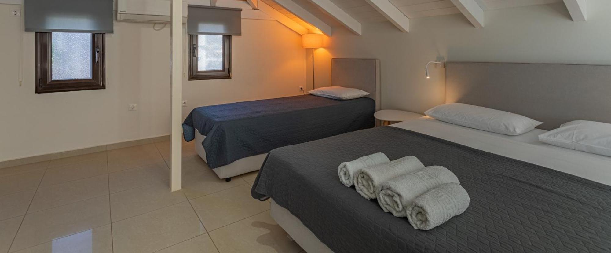 Blue Lagoon Suites At Stoúpa Exteriör bild